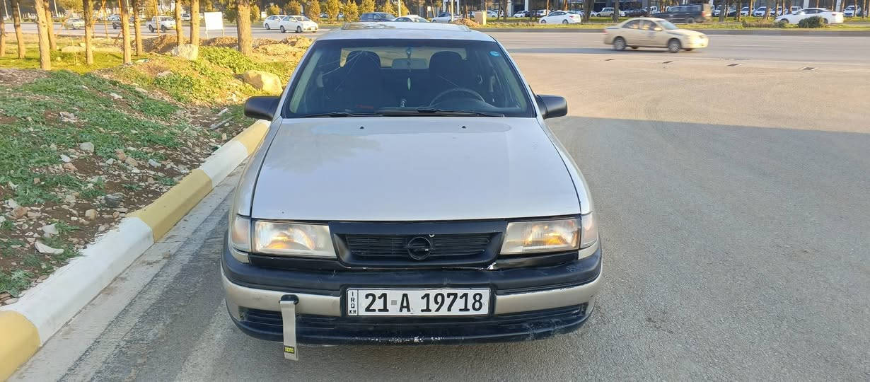 ***********.....اۆپڵ فیکترا مۆدیل ۱۹۹۰ گیڕ اۆتۆماتیک مە کینە  ۲۰ .سە نە وی تازە یە . بیدە عمو لیدراو ......... سە یارە کە گیڕی اخێر ناگۆڕیتو جامی پیشە وە ی شکاوە  بۆ پرسیار کردن تیل مە کە هە موی نوسراوە ....سعری ۳۳ السليمانية, العراق
