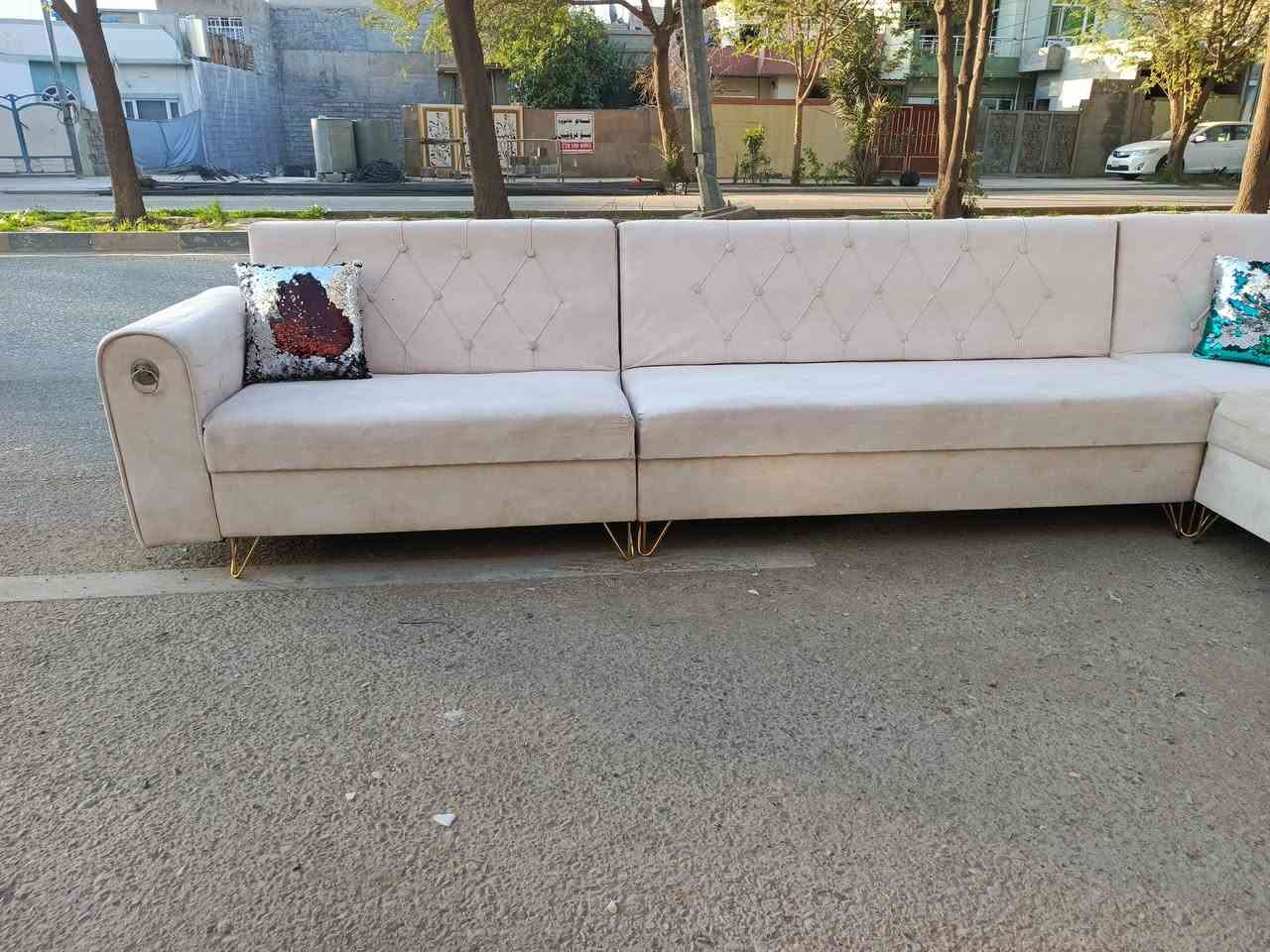 فرۆشتنی خیرا
ئە م تاقمە ئیڵە بۆ فرۆشتن
10نە فە رییە دە سکردە
فوڵ خوسوسیە 
نرخی تە نها 170هە زار
ژ.م***********
شوین.کە لار
