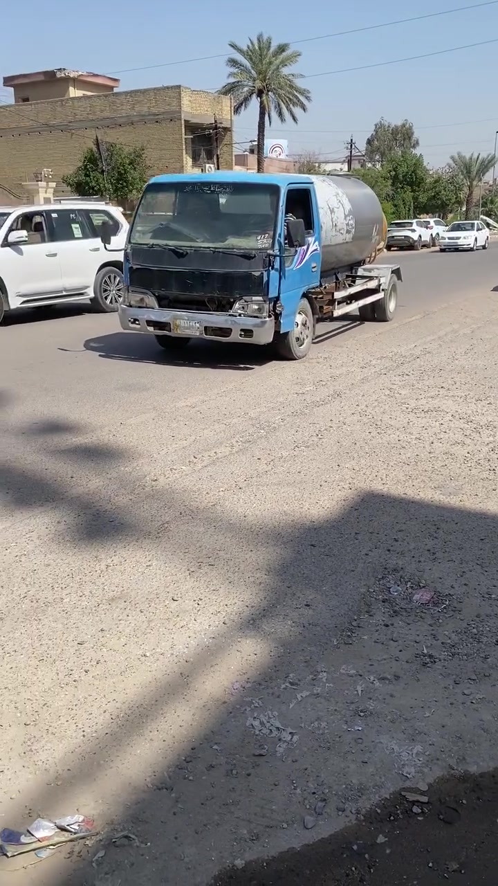 سلام عليكم. سياره كنتر. عليها خزان ستيل. خمسه. طن. 
للبيع. خزان تفصال. ستيل. درجه اولى. وليس مغلون.  تريد. بس خزان. تريد بس سياره.  بليعجبك. 
*********** 
المكان بغداد. .
