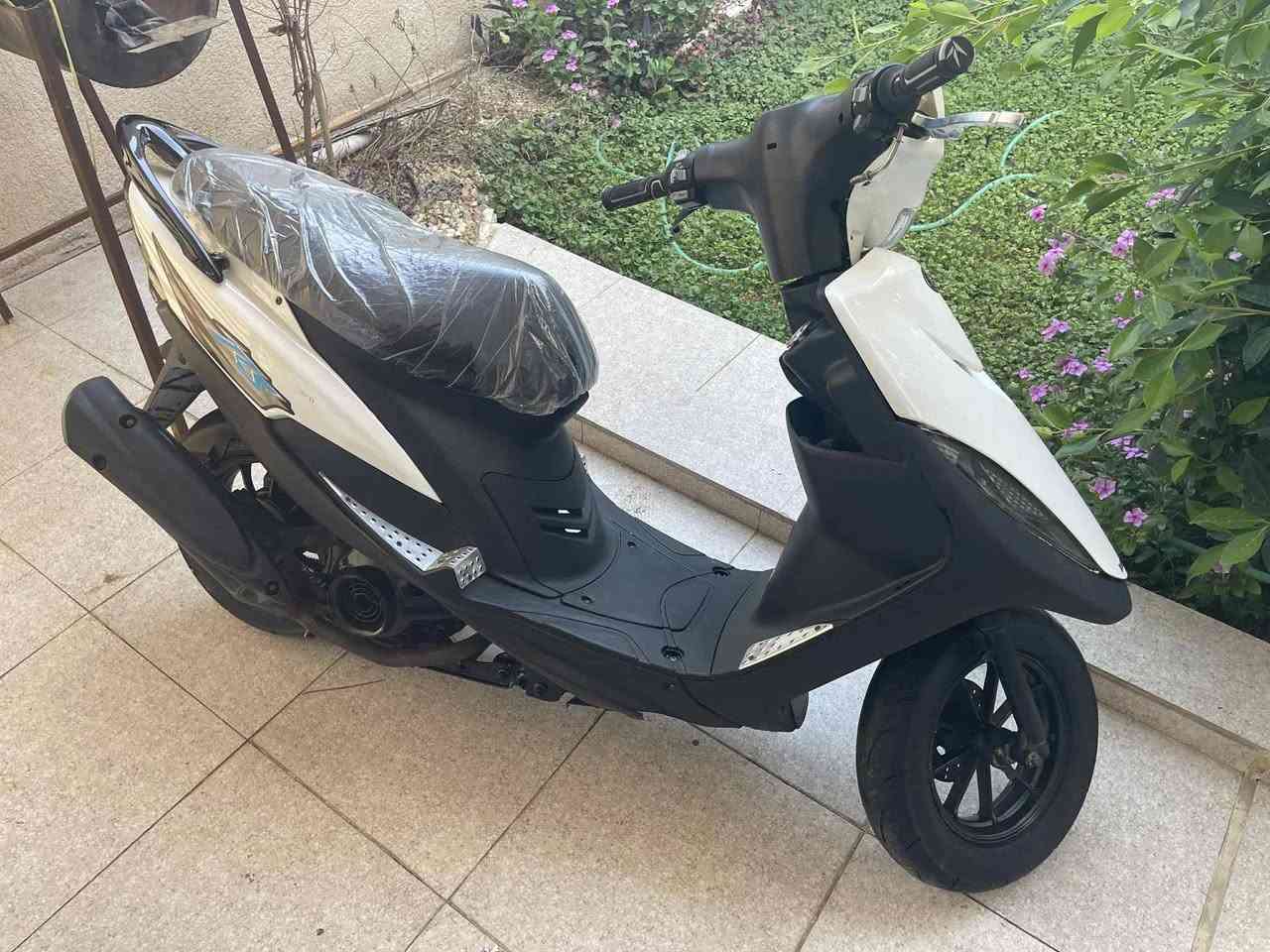 سلام عليكم 👋🏻😅
((ماكس عدله لبيع ))
مجفته بيها ضمان سنه 
كفرات مبدله 
ضفيره كهربائية جديده بعده 
كلجات مبدله 
تخم تاير جديد بعده 
ويلاه تجاري نضيفات بعدهن بجيس 
اشاير كله شغال 

(( دراجه متروكه صالها شهرين  ))

سعرها ٥٥٠ قفل لا تعاملني ولا عاملك 
متواجد خاص 
***********
