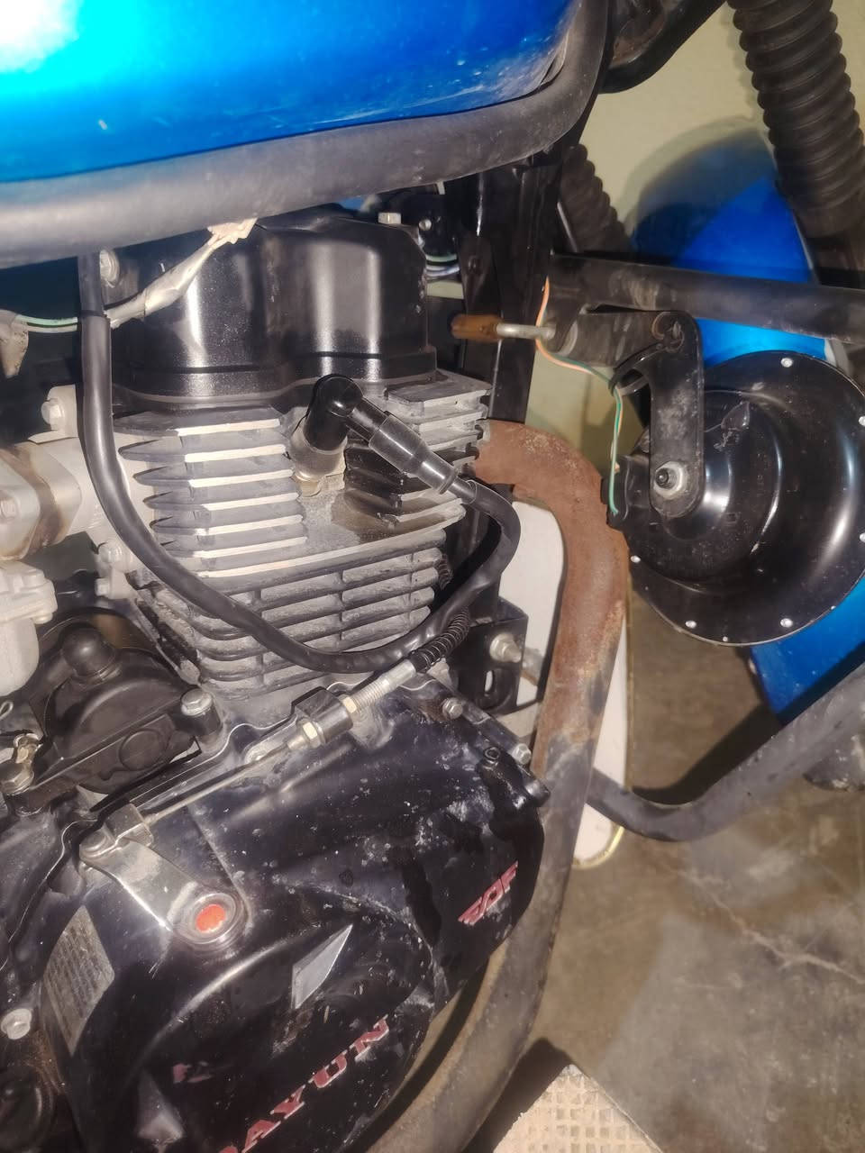 السلام عليكم دايوان موديل ٢١ حجم ١٨ مكينه ٢٠٠ المكينه مكفوله مافتوحه دراجه نضيفه /ملاحظة كماليات مو وياهه و مكاني كوت بتار - - - - اوراق اصولي - - *********** انطي سعر الي بالك يعجبني سعر ابيعلك - - - مو شراي لا تراسلني اسف ع الاطاله.... داجه مامغسوله من مطره 🌧️
