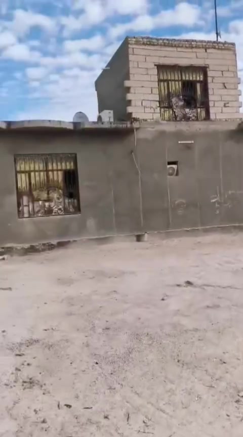 ياالله
بيت للبيع عقد زراعي بيت جاهز مجهز 
المساحه 800 متر البناء طابوق صب كونكريت 
البتلو صب بي 3 غرف 6 *4 صاله 10 متر مطبخ 
شغل درجه اولى جاهز 
العنوان طريق كربلاء نجف عمود  436 
***********
