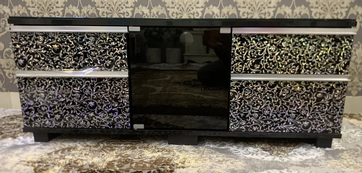 سلام عليكم ميز تلفزيون جديد 3 نقشات السعر30 
***********واتساب
