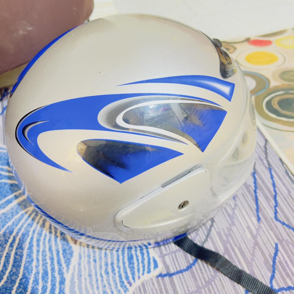 خوذة ⛑️ للبيع عنواني الرميثة ***********
