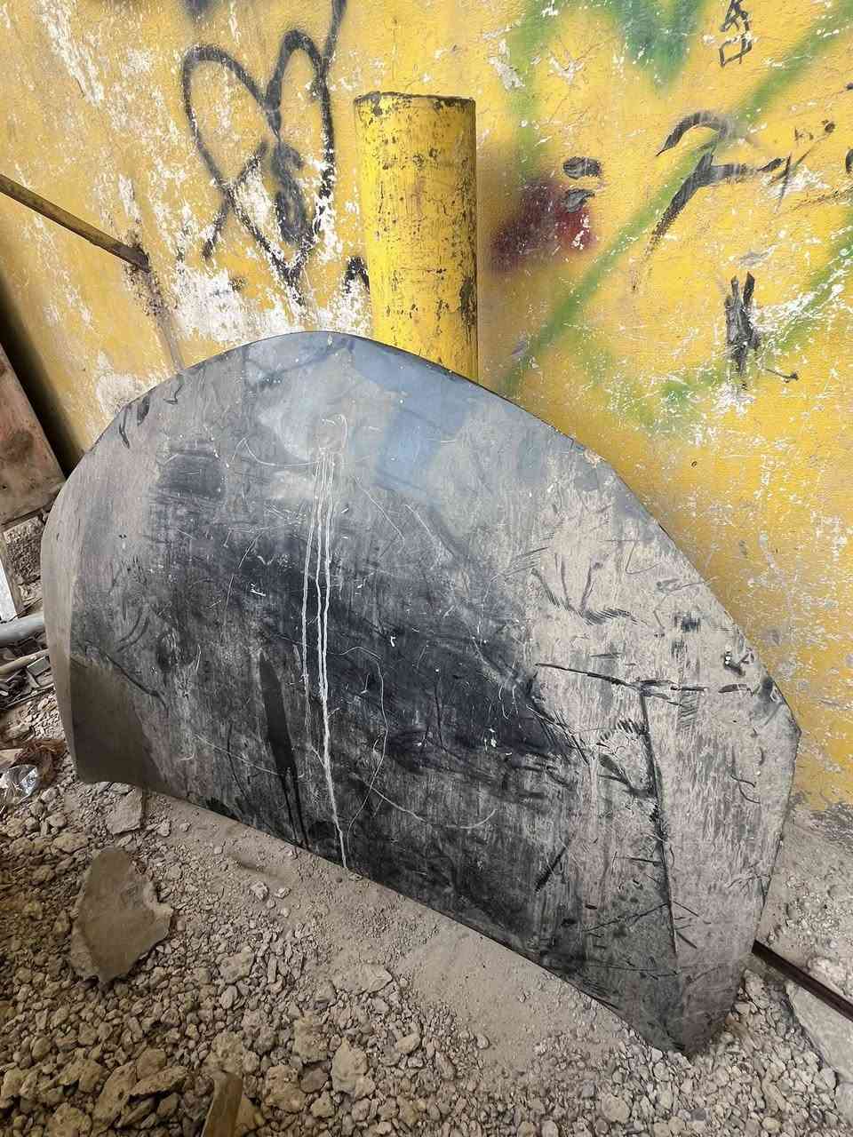 عندي هاي الغراض مال كورلا كلهن بلاديات صندوك كورلا١٩ وصندوك 2009 جاملغ امامي بنيد بي طخه خفيفه ومصلح بس بلادي *********** قيم واخذ
