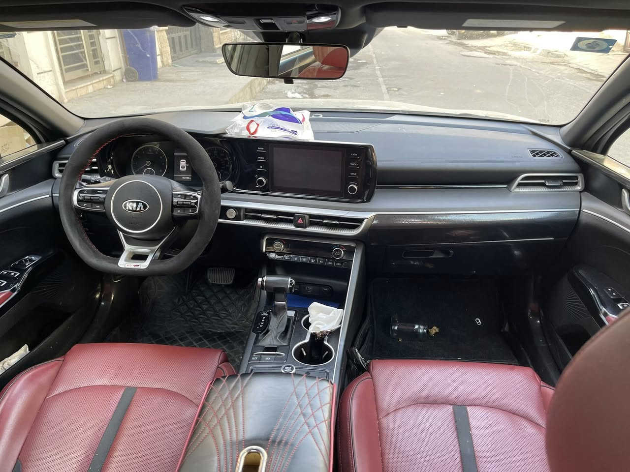 السلام عليكم ورحمة الله وبركاته.
K5 موديل 2021
Gt line فول مواصفات 
مكينه 1600 توربو 
بانوراما 
بصمه تشغيل + ابواب + صندوق
صندوق ذكي يفتح عند الاقتراب 
ترحيب 
اشاير بل مري 
داخل جلد احمر 
اخوان السياره فول مواصفات 
صبغ 3 قطع وكلير 2 
السياره نضيفه جدا مابيها اي نقص 
معوقين المعوق يسوي وكالة عامه مطلقه 
السعر 143$ بيع فقط بدون مرواس 
بغداد / البياع ***********
