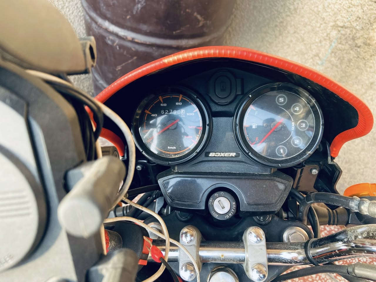 السلام عليكم بوكسر للبيع موديل 22 نهايت السنه 
مفتوحه مره وحده الدراجه نظيفه وممتعوبه بدون اي نقص كامله ومكفوله مرقم بغداد باسمي تحويل مباشر 
مليون و 900   بغداد حي البتول رصافه 
*********** 
***********
