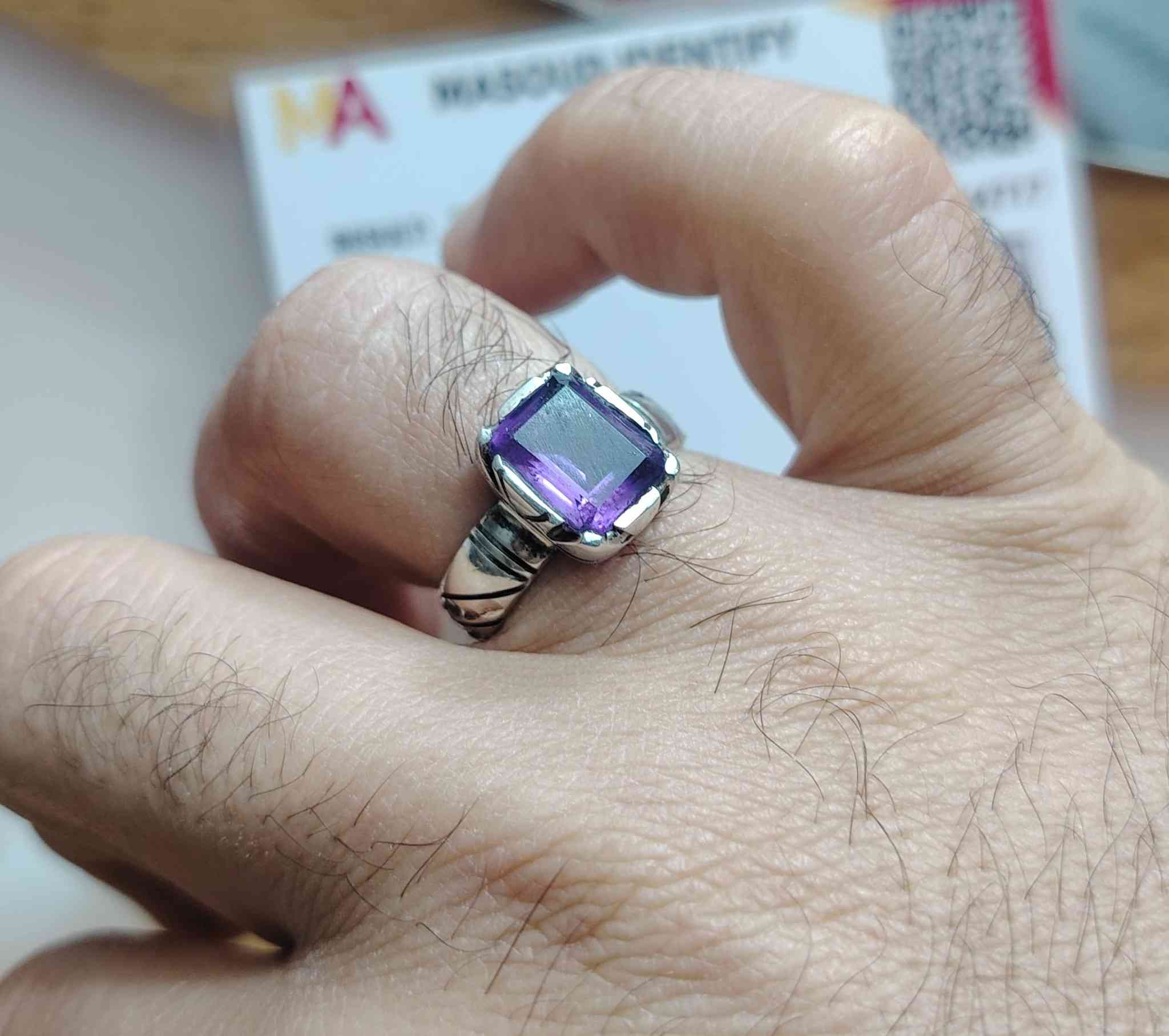 خاتم من حجر الجمشت الأفريقي الطبيعي
صياغه ثقيلة وجميلة فضه عيار ٩٢٥
مع شهادة المنشأ وضمان الخاتم الاصلي
يوجد توصيل إلى جميع المحافظات
التواصل ع الخاص او ع الواتساب ***********
