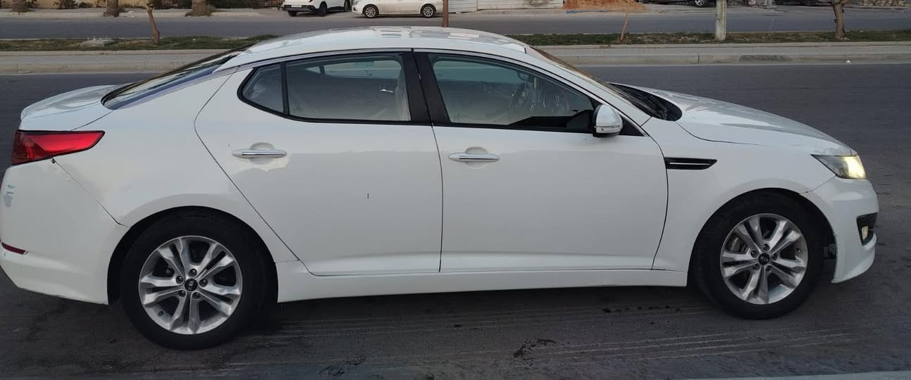 السلام عليكم
كيا اوبتيما 2012 خليجي مصبوغه عام 
مكينة 2000 دوش شفتات ستيرن مري شفط تبريد قطعتين رقم شمالي اوربي مكانها بغداد الحرية
السعر 105$ وبيها مجال 
***********
