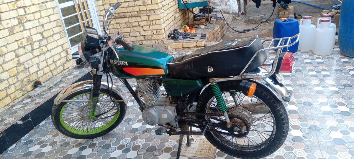 دراجه نظيفه وأوراق اصوليه 19 شي بسيط بس اشاير الاماميات 450 ما متواجد عل فيس الاتصال بهذا الرقم ***********
