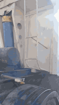 السلام وعليكم نساف للبيع حديد اربع محاور دبل تاير 22 ونص تايرات نص عمر...