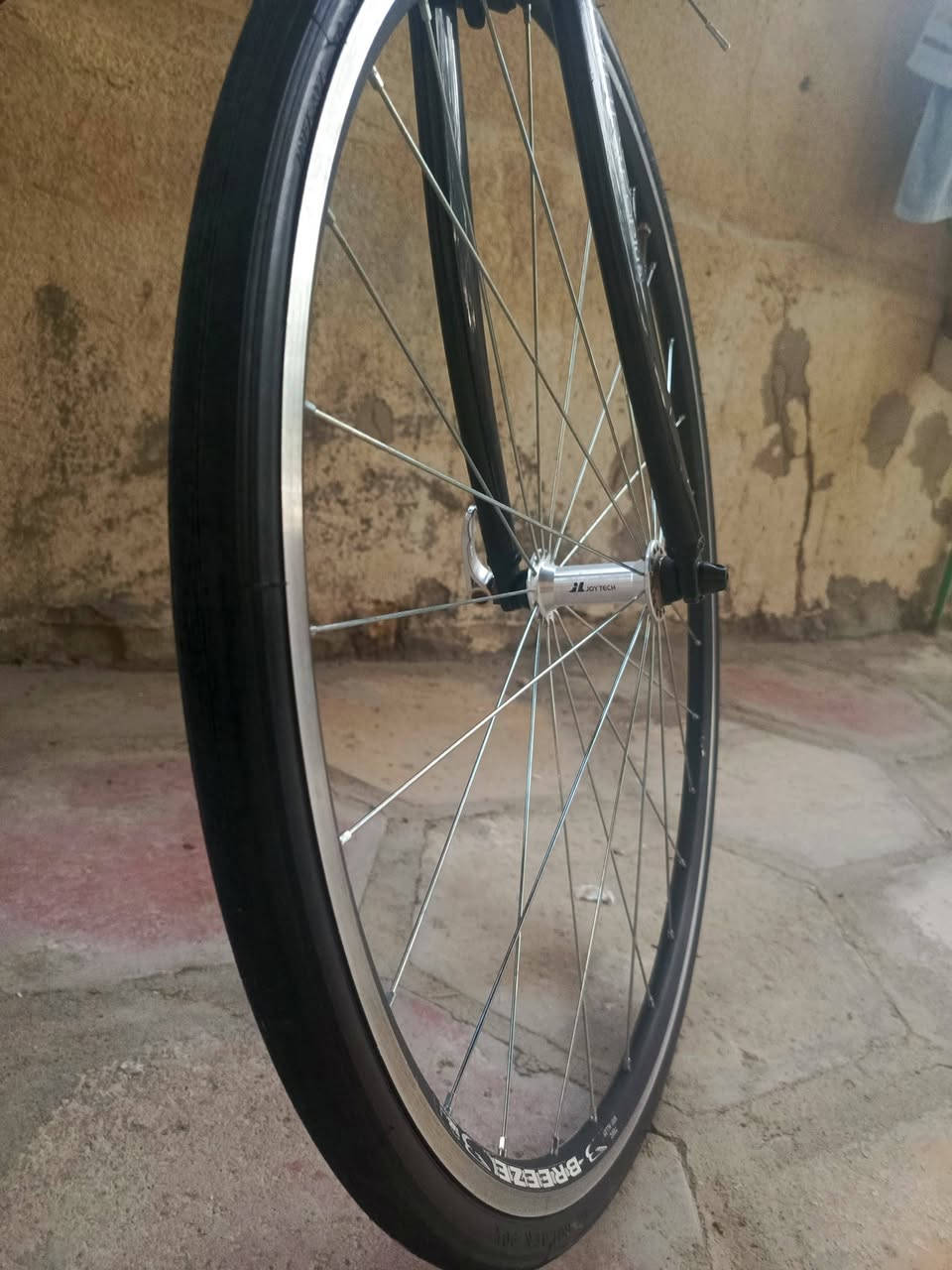 السلام عليكم ، بايسكل كندي سباق كندي ماركة ستار بلس أعلى فئه بالدرجات  الهوائيه اللمنيوم بالكامل كمبريودات خلفي امامي مقعد كندي ماركة ستار سستم شيمانو مكاني شارع تموز السعر 230
***********
