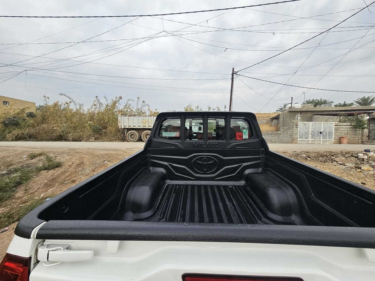 السلام عليكم هايلوكس للبيع مديل 23 مكفول كفاله عامة ماشيه 42 الف رقم بغداد عنوان ديالى
***********
