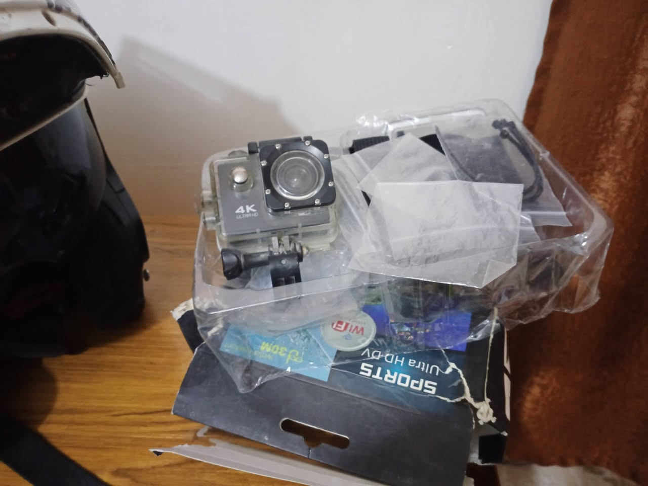 سلام عليكم اخون عندي خوذة مميزه وكامره ما مستخدمه للبيع بسعر مناسب ***********
