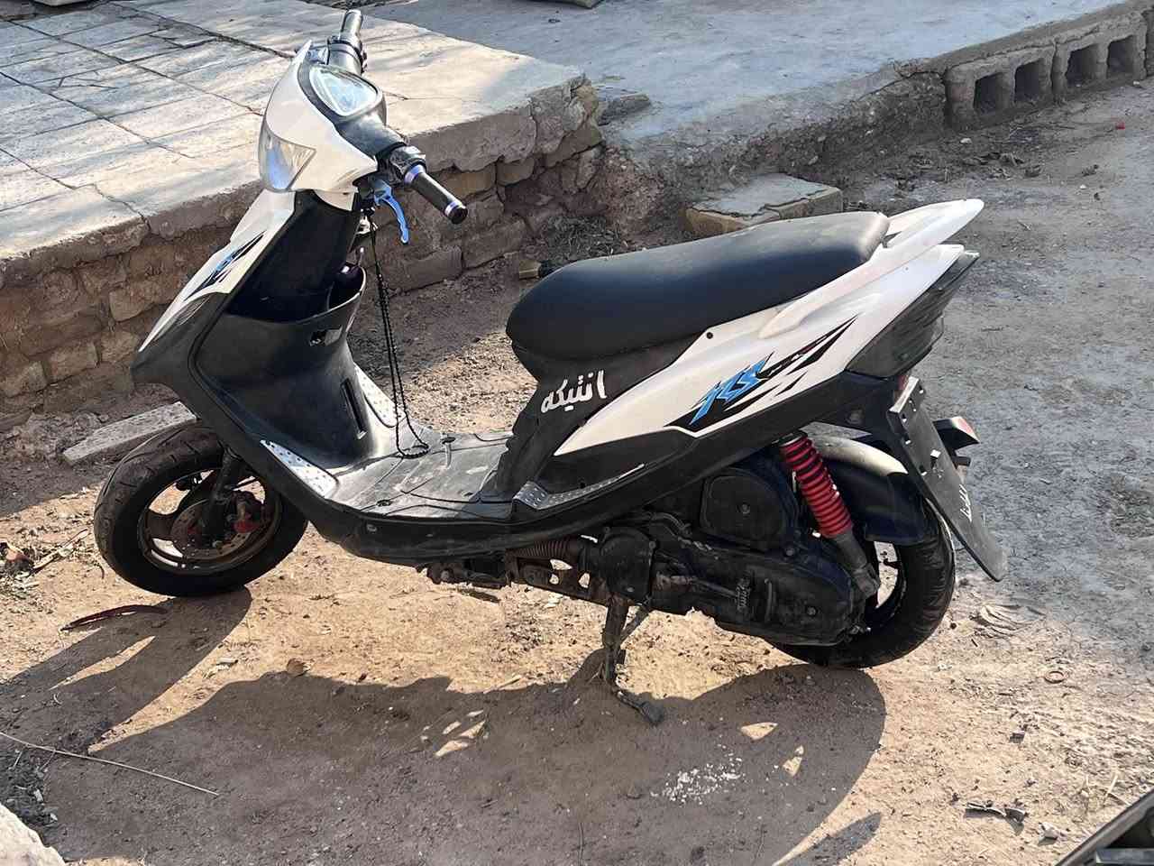 ماكس عدله بلاد
كابيتر سلف كله بلاد 
نكره سلف مابيهه نقص عدى التنفيس بريك امامي 
مكان البياع 
سعرها ٥٥٠ وببها مجاا بسيط للشراي 
مكينه بلاديه 
لانضوح ولاتبخير ولاصوت مكفوله 
***********
