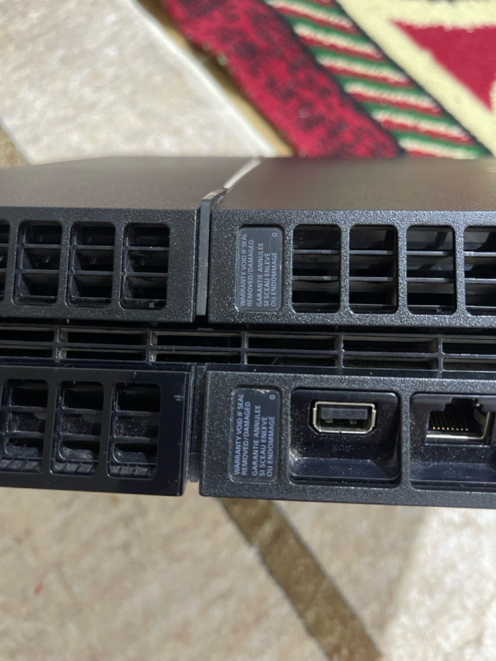 السلام عليكم بلي 4 فات مستعمل بس جهاز جديد نضيف نضافه(99) بلميه اصلي نسخه سعوديه اصلي وما مفتوح ولا مصلح ولا شايف تصليح ملحقات كامله واير (HDM )اصلي من سوني جوستك اصليه وليس تجاريه مكفول من تصليح ولفتح واي خلل تاخذه بلاش ويا قرص درايفر كامل ملحقات تجي تشوفه تشغله وشسوي بيه سوي حسب قناعتك مكاني البصره الزبير. السعر.  [250 ] الف وبيه مجال لمو شراي لا يراسل ولا يتصل رقم تلفون *********** بيه وتساب وخط.  تحياتي الكم. 