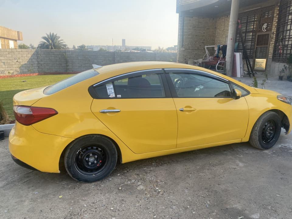 السلام عليكم اخوان بسبب الوعود الكاذبه ناس ماعده كلام مع الاسف اخوان فورتي موديل 16 السونارمنشور مكينه المرغوب 1800 دوش كامره شاشه منضومة غاز السعر100 وبيه مجال رقم *********** 
رقم السياره بغداد
