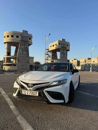 كامري xse 6v 2020  السياره فول الفول  5 كامرات تدفئه تبريد كشنات قطعتي...