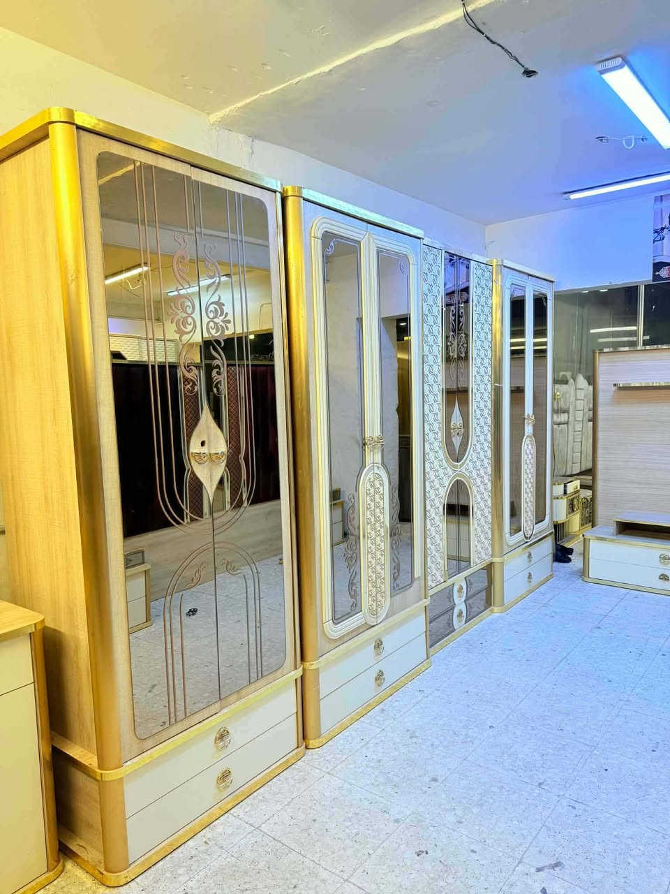 ✨ غرفة تركي 🇹🇷 ملكي 8قطع
نظام ابواب 
سرير مخزن عملي 
 قماش وتر بروف أصلي
✨ نظافة 90 /💯
 شد ونقل مجاني داخل بغداد
توصيل للمحافظات بأسعار رمزية


**إذا كنت صاحب هذا الإعلان وتريد حذفه لأي سبب، رجاءا أرسل رسالة إلى الدعم الفني**