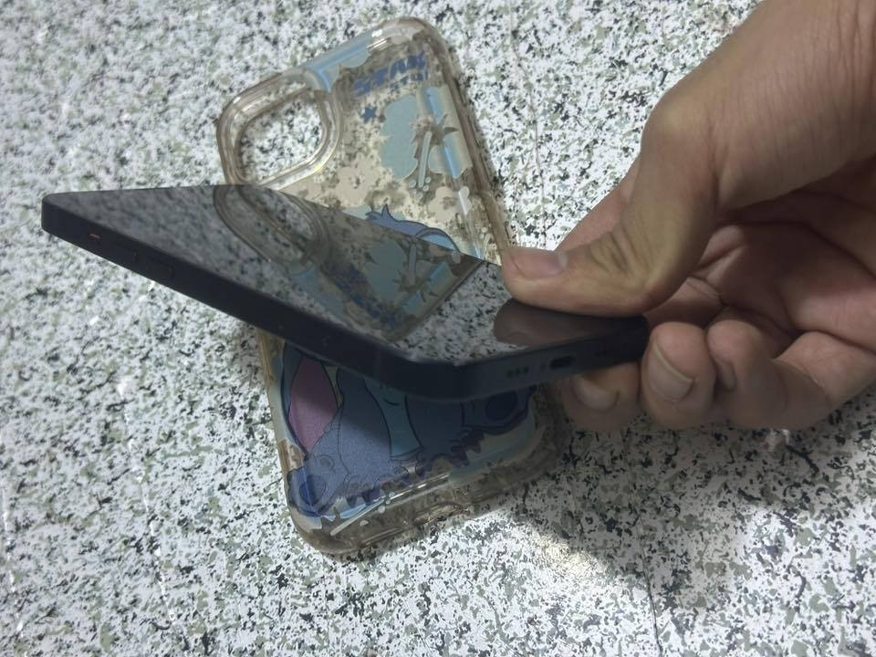 آيفون ١٣ عادي
الجهاز نضيف ما امبدل بي شي وتر ضد المي 
الجهاز عربي شرق أوسط 

الذاكره ١٢٨
البطاريه ٨٤
العنوان حي اور قرب جامع الفردوس 
ما يجي ويا ملحقات 
السعر ٤٥٠ 
***********
