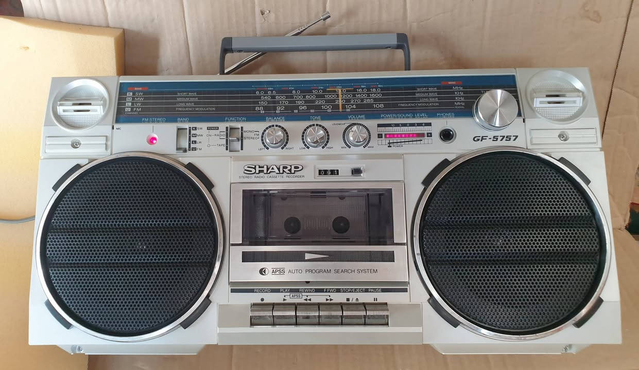 رادیو FM AM LW SW ومسجل مارکة شارب انتاج 1985 یشتغل 6 بطاریات حجم كبير وكهرباء 220 ڤولت مباشر الجهاز جدید نقص كرتونة فقط وشغال بالكامل صوت عالي ونقي سحب الرادیو ممتاز السعر واي استفسار مراسلة خاص


**إذا كنت صاحب هذا الإعلان وتريد حذفه لأي سبب، رجاءا أرسل رسالة إلى الدعم الفني**