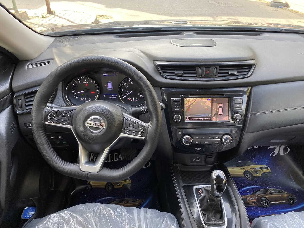 السلام عليكم 
السعر 135 بيها مجال
نيسان روج 2018 SL فوول
حادث 3 قطع سطحي 
مواصفات فول 
كشنات كهرباء +هيتر +خزن وضعيات + كشنات جلد
كامره 360 (4) كامرات
تحكمات ستيرن 
تشغيل عن بعد 
فتح الصندوق بلقدم 
3 انضمه قياده ايكو نورمال سبورت
ويل كروم تخم تاير جديد 
كير محرك بشرط مكفول 
بصمه ابواب بصمه تشغيل بصمه جنطه
تبريد ثلج ⛄️ تبريد قطعتين
نظام انذار.  مدخل AUX / USB
حساسات امامية حساسات خلفية  
مري كهرباء هيتر مري جانبي  نقط عمياء
مصابيح ليد بكلايت ليد  انوار نهارية
ارقام وهزه جديده 
مكاني بغداد بسمي التواصل ***********
