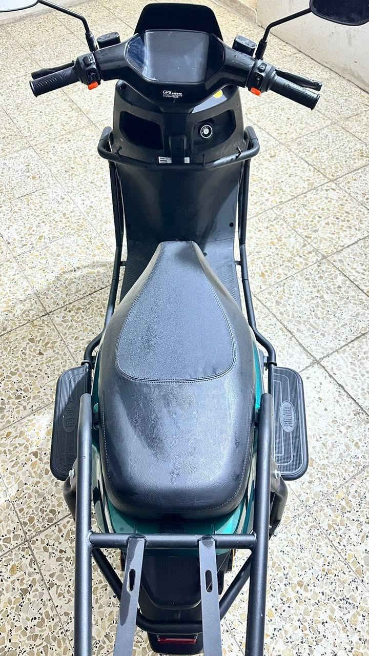 دراجة شحن من شركة ياديا العالمية
الدراجة ماشية 2000 كيلو فقط 
المواصفات 

1-قدرة الملف 1200واط

2-القدرة القصوى للملف 2400 واط

3-حجم البطارية 72فولت كرافين 

4-عدد البطاريات 6

5-بريك دسك امامي وخلفي 

6-السرعة 58كم /ساعة 

7-المسافة المقطوعة للشحنه الواحده 72كم 

8-مثبت سرعة 

9-نظام رجوع بك 

ملاحظة .... ضمان سنتين على الملف والبطاريات 

وضمان سنة على العقل 

للاستفسار الاتصال علي الرقم 

***********

السعر مليون ومية وبيها مجال
