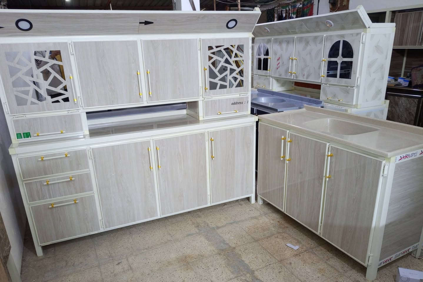 مستعد لشراء الكاونترات ومستعد لمعارضة الكاونترات المستعمله بالكاونترات الجديده .
متاح .كاونترات جديده قياس السنك متر و30 سم وقياس الملحق مترين وقياس الارضي مترين .شغل توصي يختلف عن الموجود بالسوق .السعر 375 الف .العنوان قادسيه 2 قرب جامع ذياب العراقي 
***********
***********
متوفر واتساب ويوجد خدمة توصيل
