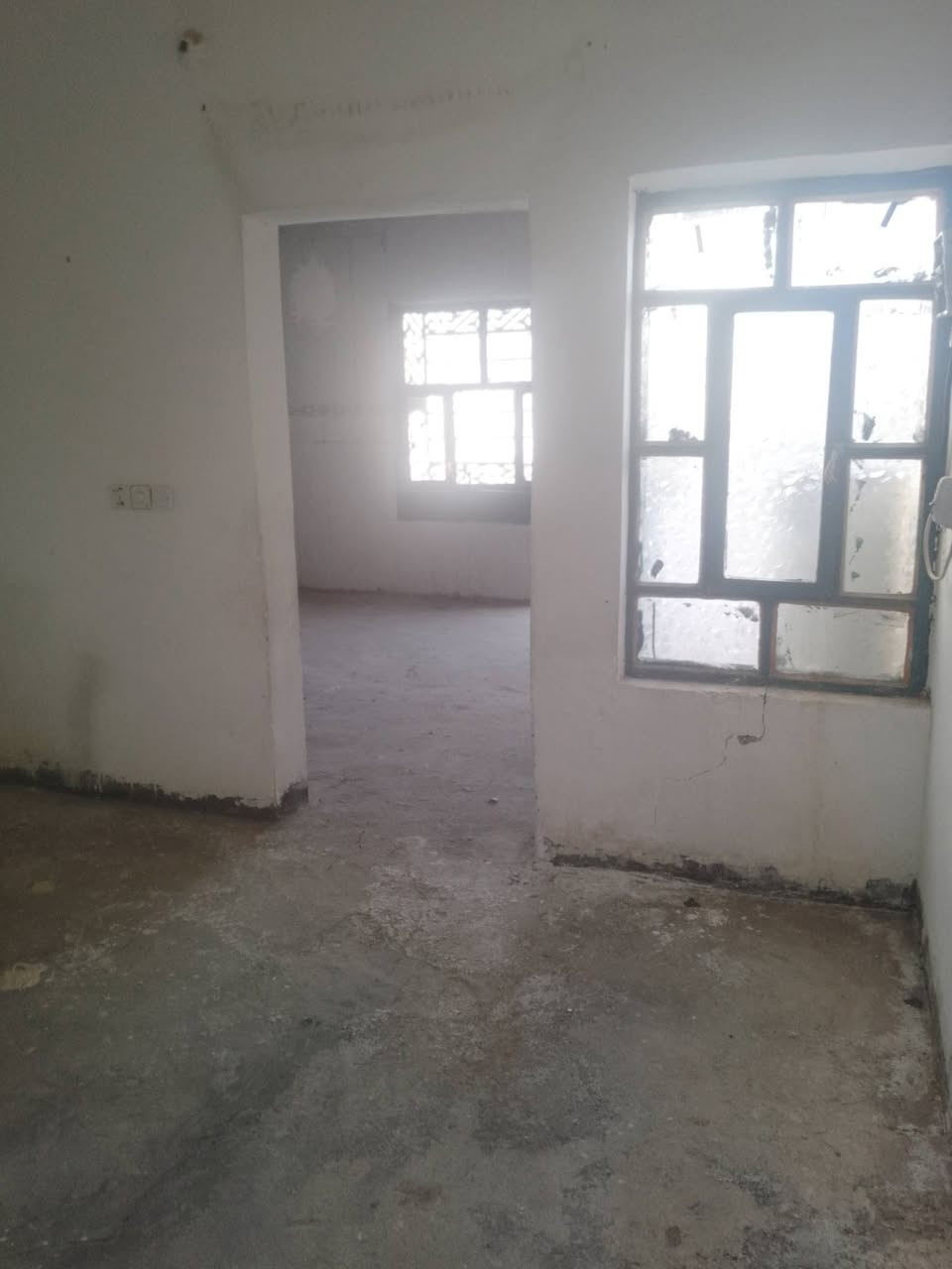 بيت 100م سند 25 مرقم بي وصل تطويب بلدية خلف حي الحضارة الثنية مقابل التفسيرات فرع اسواق بركات الزهراء ع
غرفة صالة مطبخ منور كراج ماء كهرباء  به
سخان تانكي ماطور ماء السعر 25
***********
