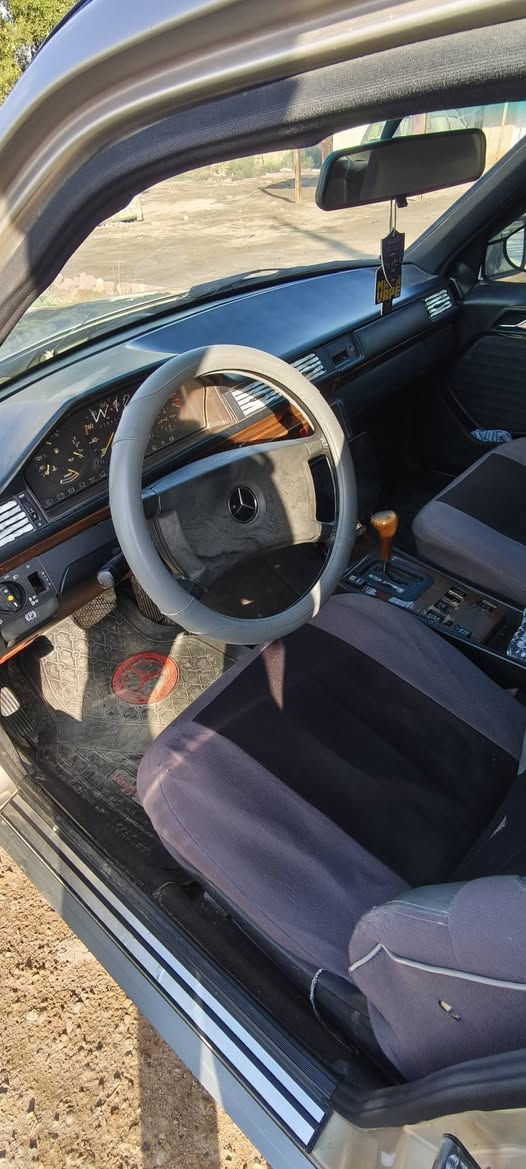 السلام عليكم  مارسدس دب رقم بغداد سنويه ب اسمي موديل 86 محدث 92 ..محرك بطه 3000  لاتنقيص ولاتبخير كير استاركس كهربائي قبل فتره شديته ....تبريد ثلج دواخل نظيفه  حداديه حلوه سياره ناعمه وخفيفه بالمشي .سياره مصبوغه اكيد  قواعد دبلاد بلاديه..فقط الدوسات بيهن خياس من اشتريتها  اني سويتهن..لان السياره رتبت بيها شغلات بسيطه ..سياره صراحه حلوه مال جناي الله شاهد   وتجي وتشوف بعينك ...السعر رايدها  60 .واذا اكو مراوس بسياره اقل سعر اراوس مع الفرق... محتاج فلوس بارك الله بيكم ..رقم موبايل *********** مكاني ناصريه رفاعي..
