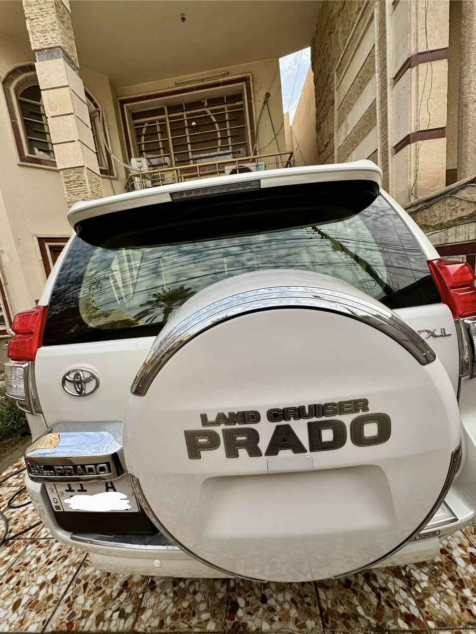 السلام عليكم برادو 2013 فول موصفات خليجي بيها فقط قبق الصندوق صبغ بدون دواخل بدون كلشي كير محرك كلة مكفول ماشية ٨٠ الف السيارة جديدة جداً موصفات بصمة داخل صاج كشنات جلد شاشة كبيرة تحكمات ستيرين دبل تانكي  وباقي الموصفات المعروفة السيارة سنوية هزة كلة جديد وجاهزة ما تحتاج اي مصرف السعر 275 وبيها مجال حك الجية المكان بغداد السيدية رقمي ***********
