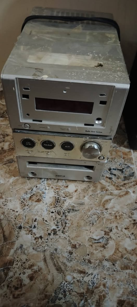سلام عليكم 6سماعات وجهاز الله شاهد صوت عالي ويخبل للبيع بكاني بغداد ***********

