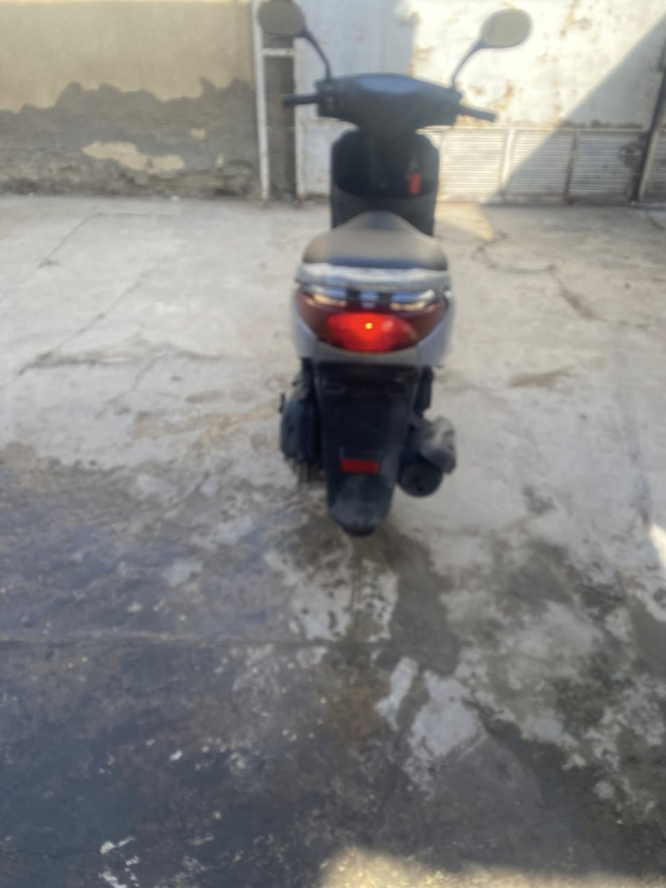سلام عليكم دراجة للبيع نكرة سلف بكل وكت مكينة خرسة السعر 650وبيها مجال ***********
