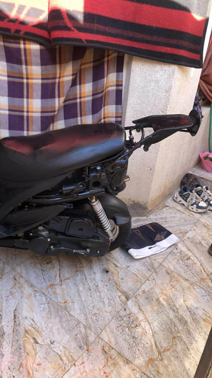 دراجه ماكس مفتوحه 49 بلاديه ساله 4ايام بعدها عل سحك اول اول مره جفتتها مال لعب شلعه ومعدل كهربائياتها كلها شغاله سلف هندر  مراوس مراوس فقط .بماكسً منغولي او عدله غير لون . ***********
