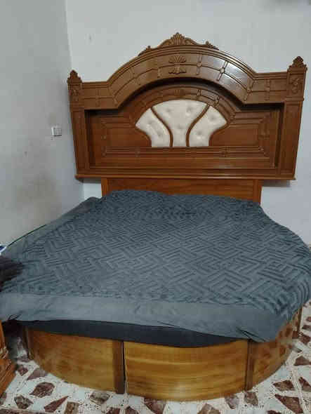 غرفة تزكام درجة اولى  نضيفة جدا جدا سگمناهة ٣ ملاين اريد نبيعهة مليون و٧٠٠ عنوان حي القدس قرب المعهد الفني بس لشراي يتصل  علرقم ***********
