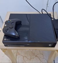 XBOX ONE FIT للبيع الذاكره ٥٠٠النضافه٩٠السعر ١٠٠مع التوصيل لكافه محافض...
