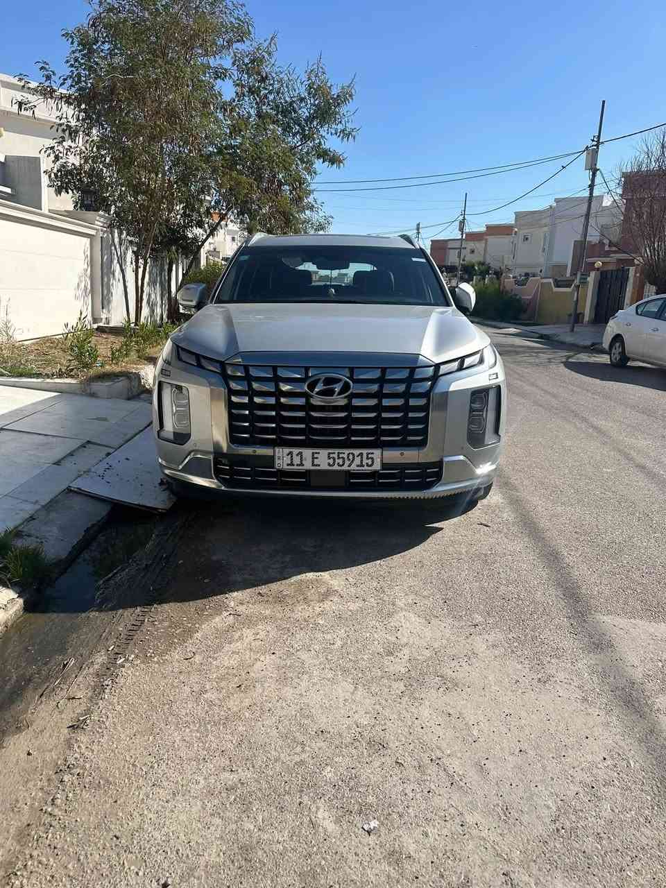 ﷽
للبيع فقط…
‏Hyundai palisade  2023 calligraphy
هونداي بلسايد كلگرافي 
الموديل : 2023
الون : سلفر 
العداد : 42 الف ميل قابل للزياده 

الضرر : نصف دعاميه اماميه فقط تم تبديلها وصبغها باقي السياره سليمه الجاملغ الايمن اجه بداخلها مفتوح فقط تم شده بدن ضرر كل الايرباكات سليمه 
بيها طخه بسيطه بلصندوك داكها بارد موضحه بلصور  قبل لا اسويها…
صور الحادث مرفقه بلمنشور 

المواصفات :-
1-شاشة عرض داتشو 
2-المحرك   v6    3.8 
3-بصمة تشغيل + بصمة ابواب 
4-اصطفاف ذاتي(تقديم + ترجيع عن طريق الريمونت)  
5-فتحة سقف +بانوراما
6-سماعات هارمن كاردن عدد 16
 7-رادار امامي  + خلفي 
8-حساسات امامي + خلفي 
9-كامرات عدد 6  360 درجة 
10-كشنات امامي خزن ميموري 
11-كشنات كهربائي تدفئة وتبريد🥶
12-انارة داخليه (محيطيه) + انارة دشبول 
13-بردات جانبية
14-تبريد مركزي امامي + خلفي منفصل التحكم
15-تحكم ستيرن + شفتات
16-تدفئة ستيرن 
17-مرايا هيتر + تعتيم 
18-صندوق كهربائي شفط + اربع وضعيات فتح صندوق
19-وضعيات قيادة  (5)
20-ويل كب حجم  20 
21-اوتو هولد + نقطة عمياء 
22-سايد بريك بصمة + مثبت سرعة
23-شحن وايرلس 
24-إشارات بالمرايا  + إشارات جانبيه
25-اوتو هولد 
26-تحديد مسار
27-شاشة ديجتال كبيرة
28-تشغيل عن بعد .
29-تدليك كشن . مساج 
30-دفع رباعي 
31-نظام مانع انزلاق 
32-نظام نزول منحدرات
وبعد بيها هوووواي مواصفات معروف الكلگرافي الVIP فول 1/1
السياره رقم بغداد انكليزي 
السعر 320 ورقه 
للستفسار اكثر يرجا الاتصال بلرقم 
***********
***********
