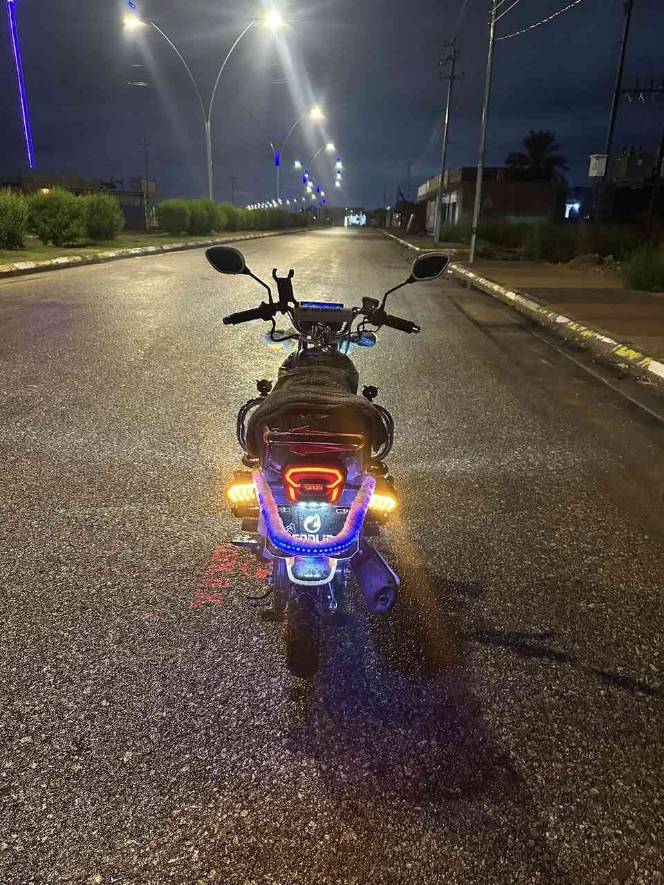 السلام عليكم
ماطور25 زنجيل محرك 200
النضافه خير من الله سويجات2 بصمات2 
مكاني القائم حصيبة للاتصال***********
