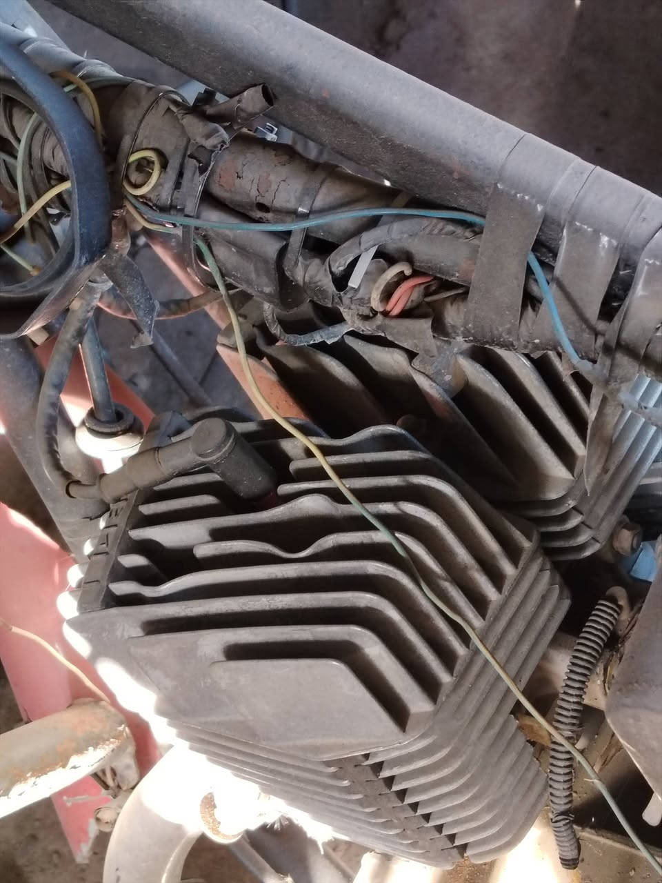 سلام عليكم عندي محرك جاوه لبيع مكفول مامفتوح ولي يريد ياخذه كله ابيع هم مكان نبار الكرامه قرب صيطرت الروفه *********** ولي مايشتري لا يخابر  ولي عنده مروس اروس
