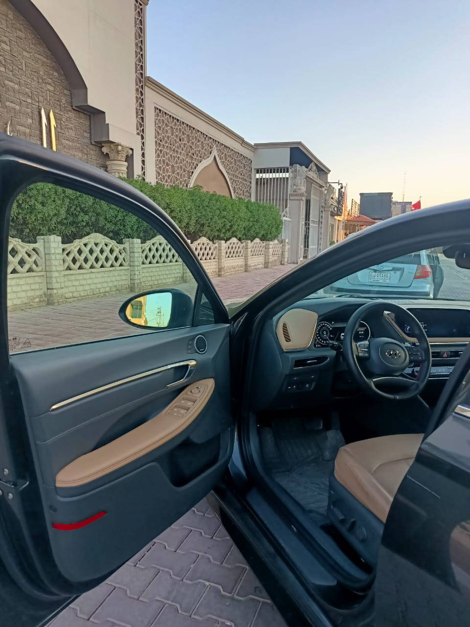 ‎سوناتا 2023 لمتد  فول مواصفات اعلى فئه
‎ضررها بسط جدا 
تبديل البنيد نفس اللون فقط بدون ايرباك ولا لغود ولا شواصي 
‎حجم المحرك 1.6 تيربو 
‎مواصفاتها :
‎🔹نظام رؤية محيطية 360  مكون من 4 كاميرات . 

‎🔹نظام كاميرات تعمل مع الاشارة تضهر شاشة عداد السرعه  

‎🔹نظام نقط عمياء و تنبية 

‎🔹نضام توقف تلقائي عند الرجوع

‎🔹شحن هاتف لاسلكي

‎🔹نظام المفتاح الذكي ( السياره تتقدم و ترجع بالسويج )  والتشغيل عن بعد

‎🔹نظام اوتو بارك ( السياره تطبگ وحدها ) 

‎ 🔹شاشة كبيرة قياس 10.3 لمس  وشاشة العداد 12.3 انش
‎🔹نظام قيادة  شبه ذاتية

‎نظام تفادي الاصطدامات الأمامية من خلال رصد المشاة .

‎🔹نظام الخروج الآمن عند فتح أبواب السيارة من ترصد اقتراب سيارات أخرى

‎🔹نظام المحافظة على السمار مع توجيه اوتوماتيكي حتى سرعة 145 كم/س .

‎🔹بصمه تشغيل و ابواب 

‎🔹شاشة كاملة لعداد السائق ويتغير شكل العداد حسب المود sports مثلاً احمر و  normal ازرق

‎🔹نظام تثبيت السرعة الذكي (رادار)

‎🔹نظام إغلاق تلقائي للسيارة عند ابتعاد السائق للسيارة وهو يحمل المفتاح

‎🔹مقاعد امامية تدفاء  و تبريد و خزن ميموري

‎🔹حساسات امامية وخلفية

‎🔹شاحن  لاسلكي

‎🔹نظام ازالة الضباب و المطر تلقائي عن الزجاج الامامي

‎🔹بانوراما 

‌‏ 🔹LED اضاءة داخليه

‎ 🔹زينون LED

‎🔹واخيراً السماعات (12 سماعة) 
Boss 

‎العنوان النجف
 
السعر 210بيه مجال قليل كلش حك الجيه 

بيع او مراوس (سيراتو او النترا شرط النظافة موديل 2015)
 
الرقم:***********
