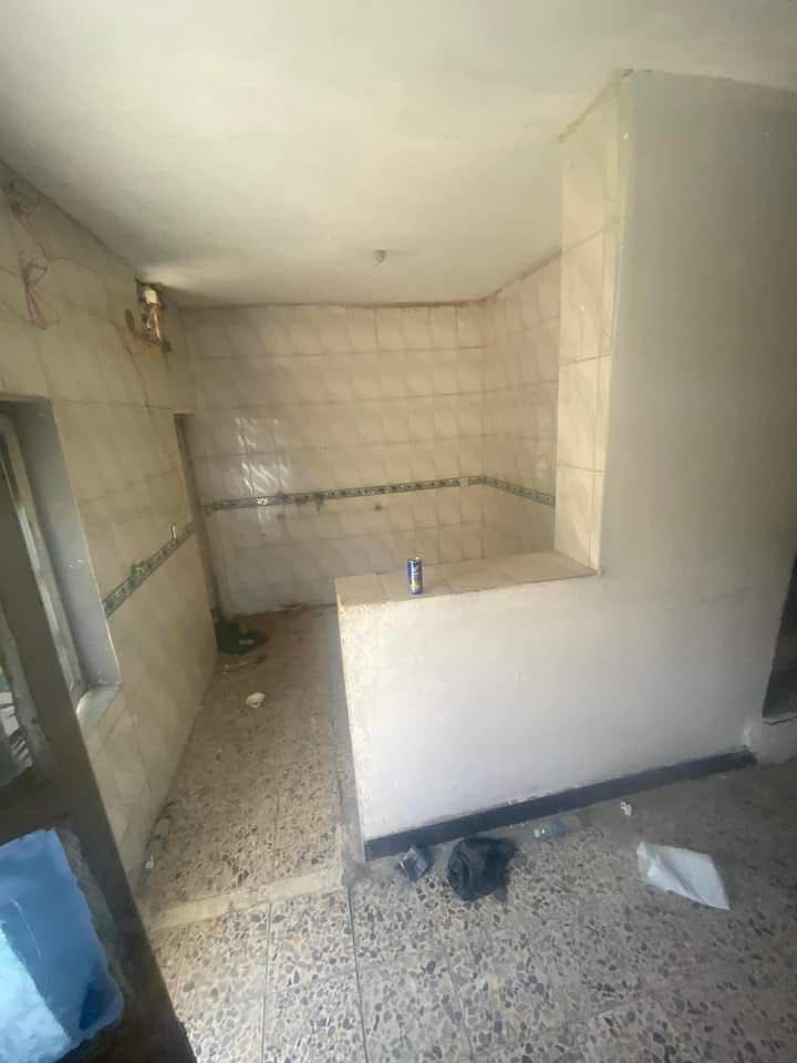 بيت طابو ملك صرف مساحة ٥٠ متر للبيع بسويب قرب الفلكة صالة مطبخ حولي خدمات غرفة وحدة الاستفسار 
اتصال *********** سعرة المشتمل ٦٥ وبي مجال
