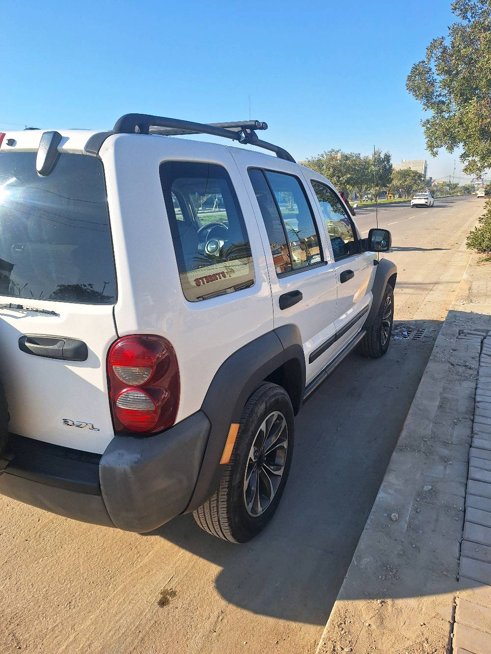 سلام عليكم ..
جيب لبرتي ٢٠٠٧ ماشية ١٨٤٠٠٠
نظافة كشرها مثل ما موضح بالصورة 
رقمها بغداد و مكينة و كير و تبريد خير من الله 
عارضها 75$ ورقة و بيها مجال بسيط 
مكاني الزعفرانية  ***********