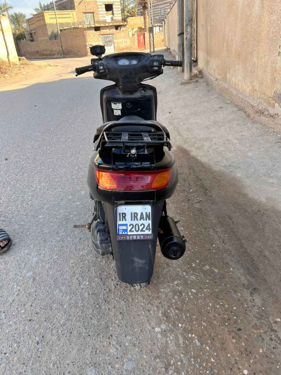 سلام عليكم دراجة فراشة للبيع الدراجة نضيفه كلش مفتوحه فقط ولفات مره وحده مكينته  خير من الله مكاني البصره قضاء المدينة السعر 400 وبيه مجال الاتصال عله الرقم التالي ***********
