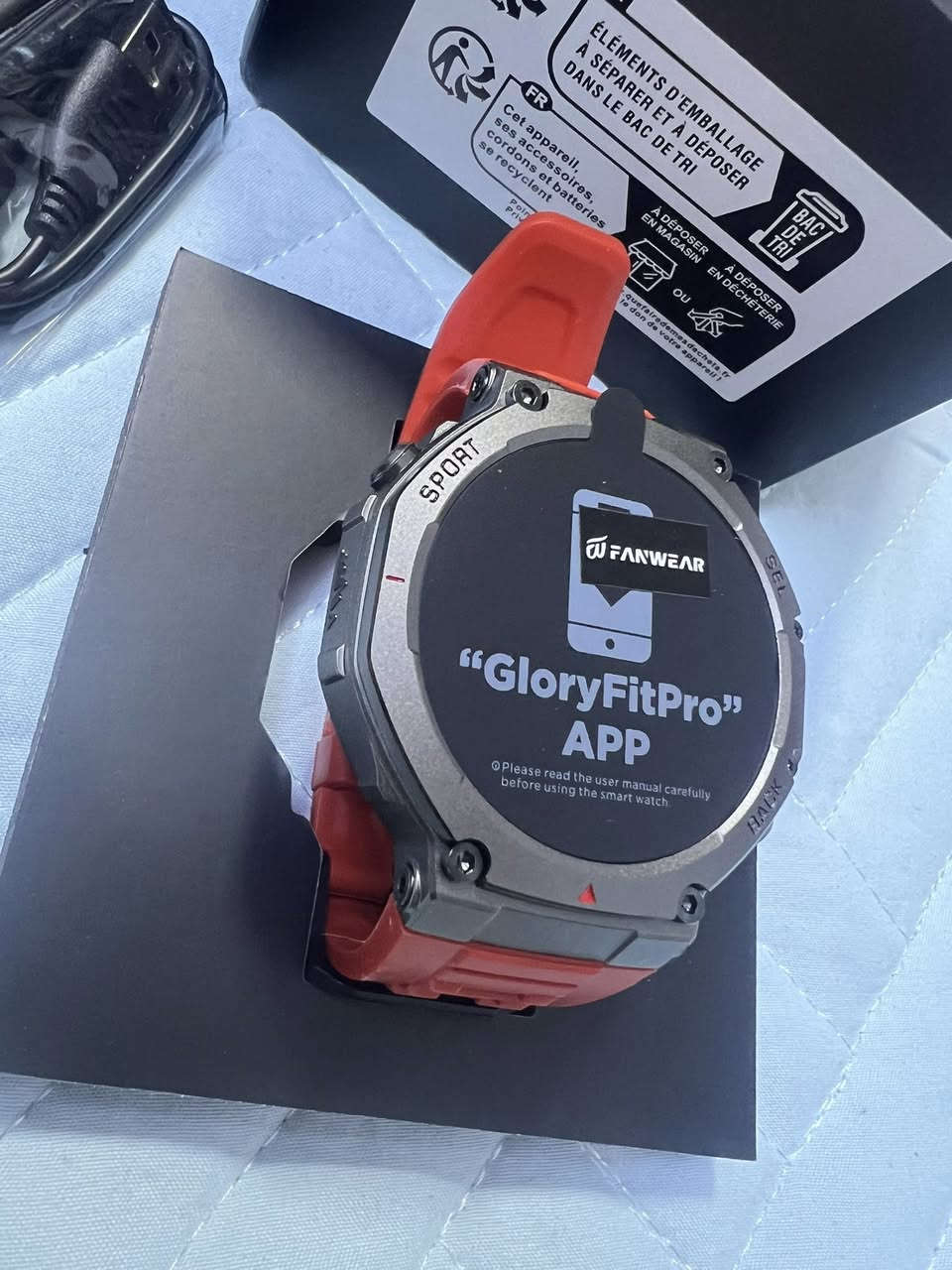 هذه ساعة ذكية بنظام تحديد المواقع (GPS).
تتميز بقدرات تتبع وتحديد الموقع عبر نظام تحديد المواقع.
يمكن استخدامها في الأنشطة الرياضية أو لتتبع الأطفال.
تأتي بتصميم متين وحزام أحمر اللون.
قد تحتوي على ميزات إضافية مثل إجراء المكالمات أو الكاميرا أو مراقبة معدل ضربات القلب، اعتمادًا على الطراز المحدد.
السعر 50 قفل


**إذا كنت صاحب هذا الإعلان وتريد حذفه لأي سبب، رجاءا أرسل رسالة إلى الدعم الفني**