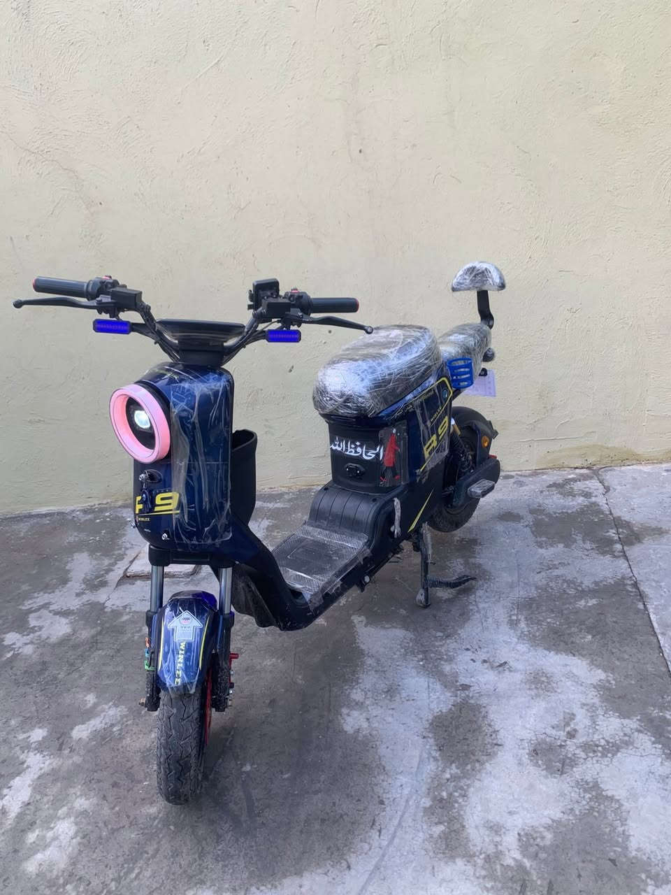 (سلام عليكم ) دراجه شحن R9 2025 
1- ملف 2000واط 
2- لد زنون عالي ناصي 
3- شركه ويلي 
4- أربع 4 سرع او نمر 
5- اشاير يمنه يسرى ودبل إشاره 
6- بيها بك R 
7- 5 بطاريات
8- سرعتها (109) الحقيقي (70) تقريبا 
 
العنوان بغداد المدائن (***********)  واتساب

*********** اتصل 

السعر (425) الف وبيها مجال الطيبين
