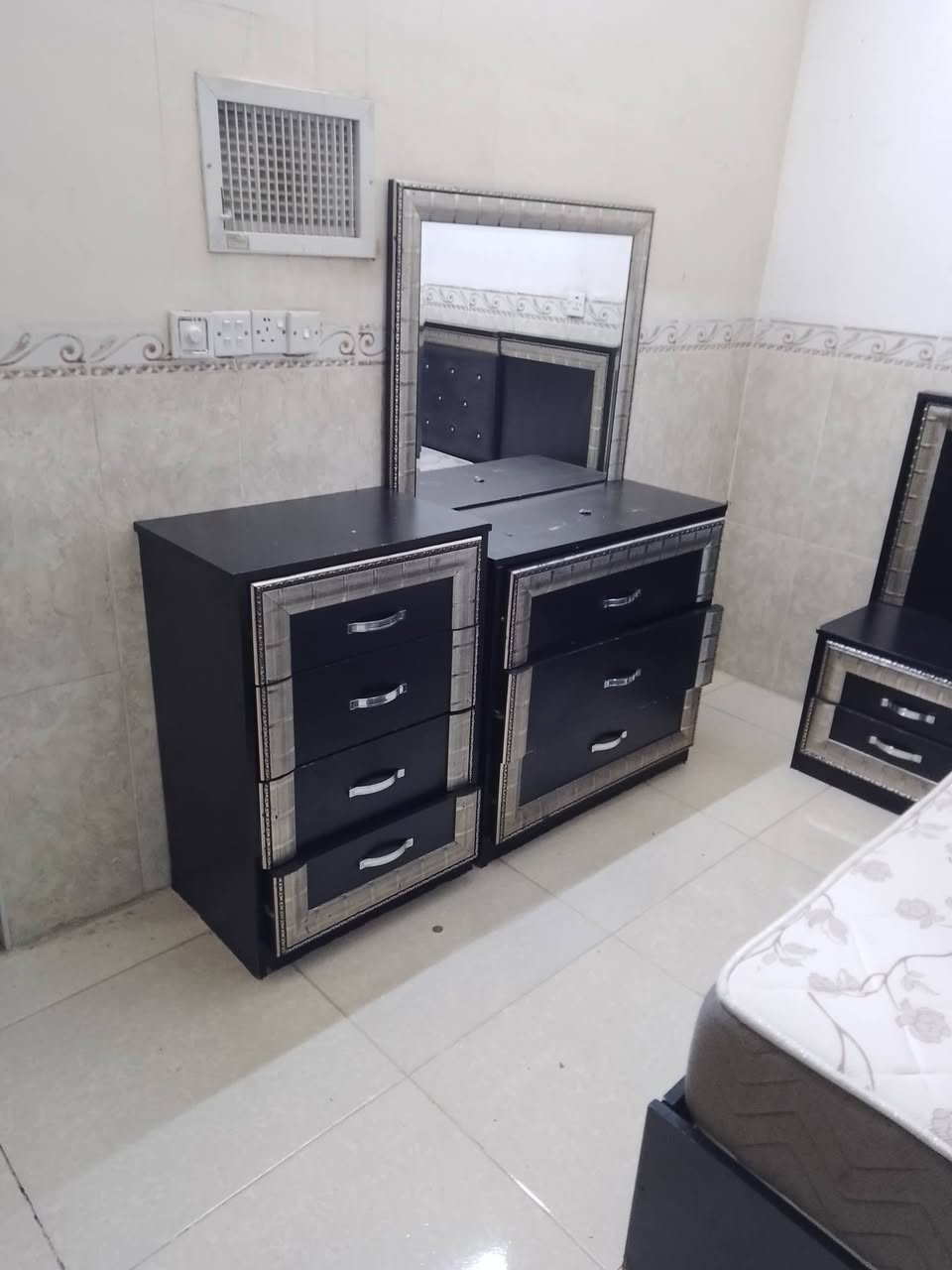 غرفه نوم 6قطع كلش نظيفه مع دوشك طبي 350 مع شد ونقل داخل اربيل
***********وات

***********
