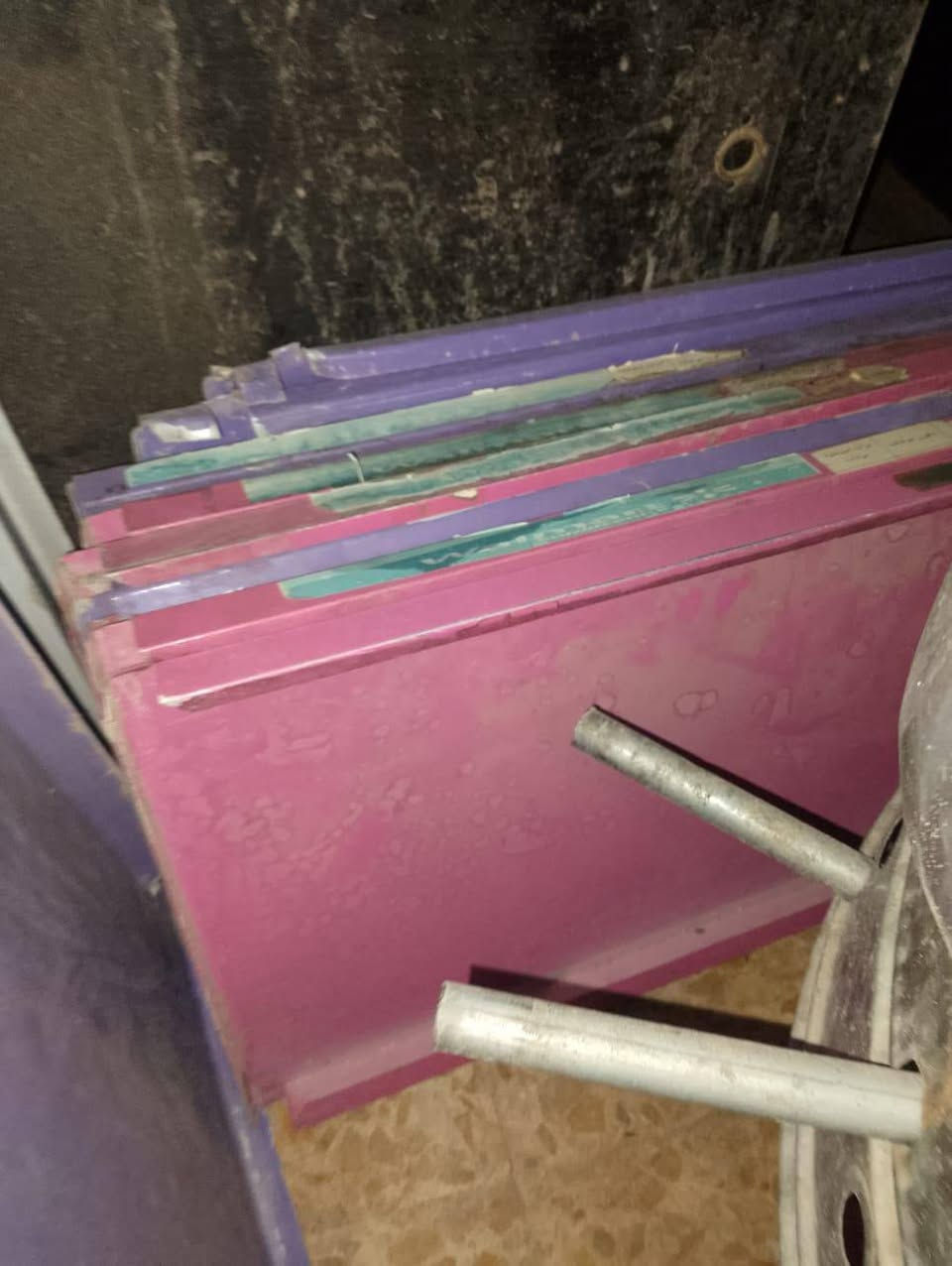 عارضات جبس عدد 3 للبيع 
ورفوف عدد 13للبيع 
استاندات رفوف عدد 5للبيع 
الاستفسار الاتصال على رقم الواتساب ***********
