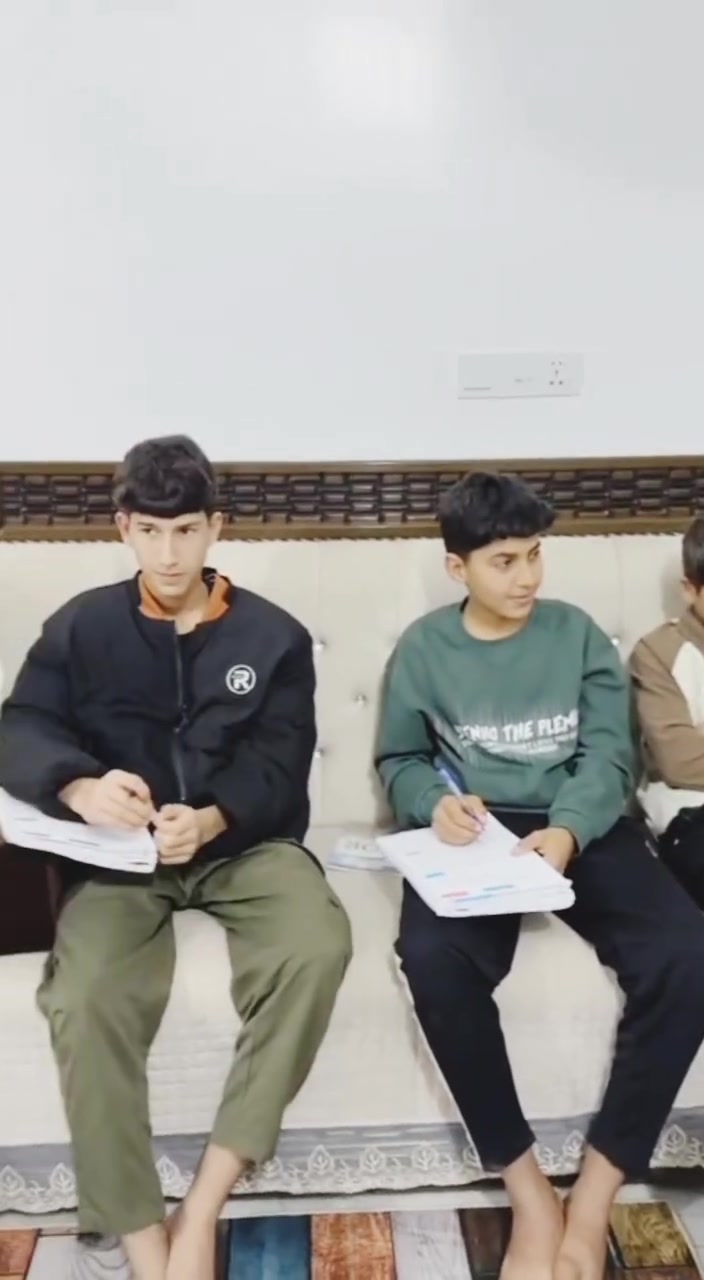 @إعلان_مجاني_خدمة_لطلبتنا .
الحمد لله الذي أغنانا فجعلنا من الشاكرين .
في الأعوام السابقة وفي هذا العام وفي كل عام بإذن الله تعالى #تستمر_الخدمة .
يعلن الأستاذ : علي خفيف العتابي 
مدرس مادة اللغة العربية 
#بإقامة
#دورات_مراجعة_مجانية_مركزة_لطلبة_الثالث_المتوسط 
بدايةً من يوم غدٍ الجُمعة وإلى يوم الثُلاثاء
ولكافة طلاب وطالبات قضاء النصر المرشحين في الدور الأول فقط .
الجهد خالص لوجه الله تعالى وثواب أمواتنا وأمواتكم .
المكان : #منتدى_شباب_النصر
البنات :  من ال ٩  إلى ١١   صباحاً .
البنين :  من ال ٤  إلى ٦     عصراً .
للاستفسار : *********** أستاذ رحمن بهلول .
للاستفسار :  ***********  أستاذ علي خفيف .
