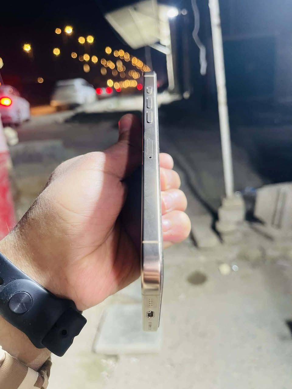 سلام عليكم 16برو ماكس بطاريه ٩٩شرق أوسط ***********
