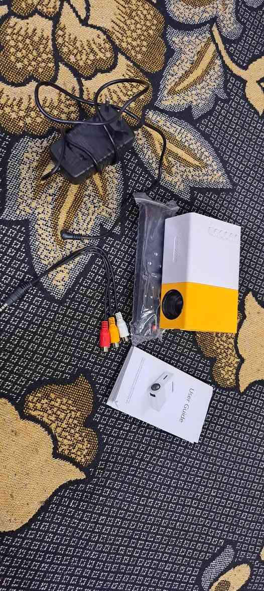 بروجكتر مستعمل للبيع مع كامل ملحقاته و مواصفاتة موجودة في الصور و مع جميع ملحقاته 
السعر 25
للتواصل:***********
يوجد توصيل في بغداد و كافة المحافضات
